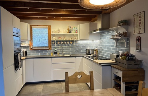 Oz Ski Chalet | SKI IN/OUT, 20M FROM SKI LIFT,6 BED,4 BATH, SAUNA, FREE FIBRE WIFI,MOUNTAIN VIEW