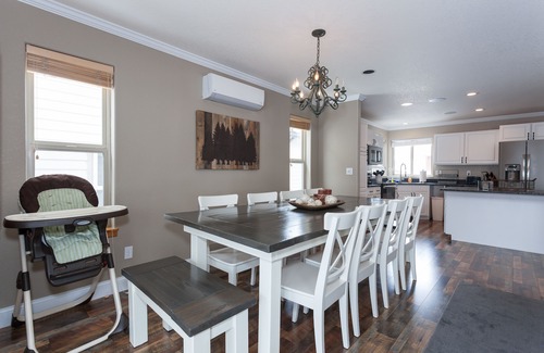 Whitefish House | SKI IN/OUT, HOT TUB. 4 Bed 4.5 bath, 3 Kings, sleeps 20! 45 min to Glacier.