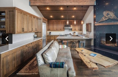 Sandpoint Cabin | Ski-in/out Mod/Indust Luxe Schweitzer Mountain