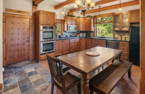 Sandpoint House | Ski-In/Out| Schweitzer Red Behr Inn | Hot Tub