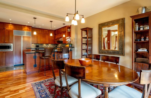 Nordic Estates House | SKI IN/OUT | Spacious 4BR | Hot Tub | Garage For Gear Storage | Managed By Aloha Whistler