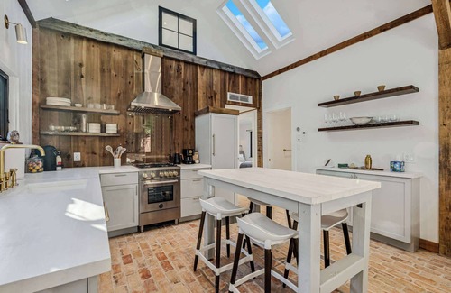 Woodstock House | Ski-In/Out to S6, Sauna & Hot Tub | Little House