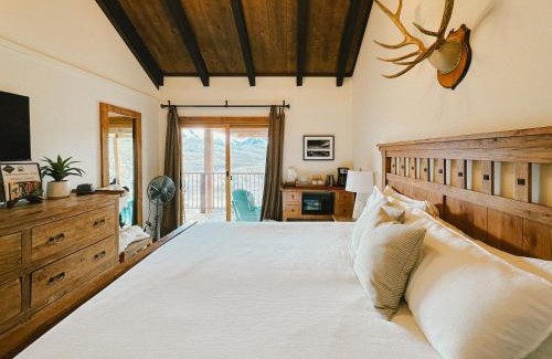 Crested Butte Apartment | Ski-In & Out, Top-Floor CB Condo, Panoramic Mountain View