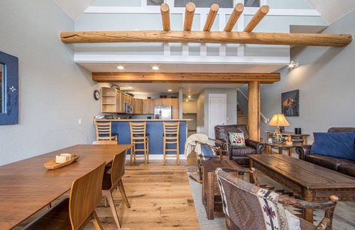 Saddle Ridge House | Ski-in/Out w/Private Hot Tub & Gorgeous Views - Saddle Ridge - Slopeside Retreat