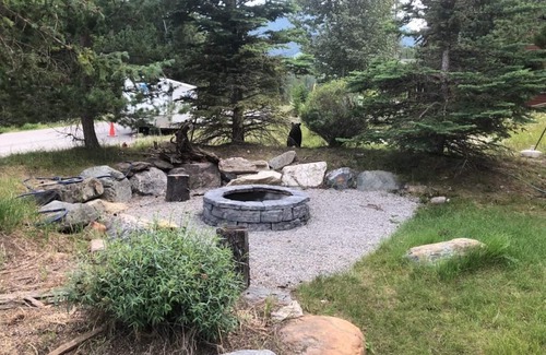 East Kootenay House | Ski In Panorama Cabin with 4 bedrooms and Private Hot tub