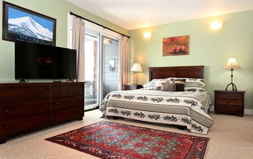 Saddle Ridge House | Ski-In/Ski-Out Luxury Cabin Rental with Incredible Views in Big Sky