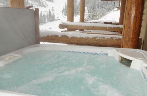 Saddle Ridge House | Ski-In/Ski-Out Luxury Cabin Rental with Incredible Views in Big Sky