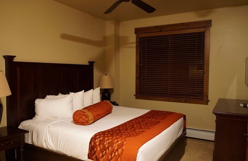 Breckenridge Resort | Ski in/Ski out 2BR Condo at Grand Lodge on Peak 7 in Breckinridge, CO. 11-18 Jan