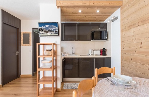 Val-Thorens Apartment | Ski-in/ski-out apartment with balcony and WiFi in Val Thorens