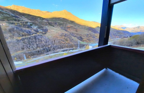 Les Menuires Apartment | Ski-In/Ski-Out Apt for 4 with Balcony, Pet-Friendly, and Mountain Views