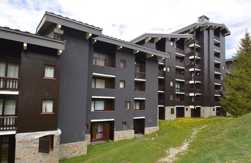 Les Menuires Apartment | Ski-In/Ski-Out Apt for 4 with Balcony, Pet-Friendly, and Mountain Views