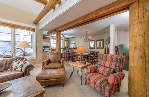 Saddle Ridge Condo | Ski in/Ski out Big Sky Retreat