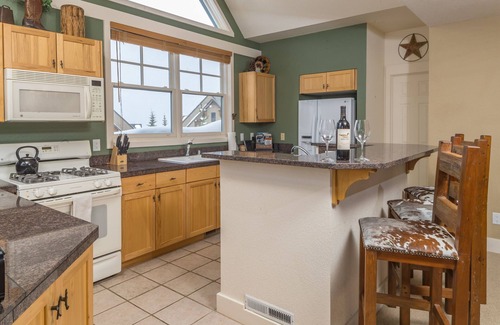 Saddle Ridge Condo | Ski in/Ski out Big Sky Retreat