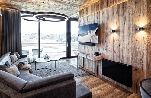 Kaltenbach Ski Chalet | Ski-in ski-out chalet with sauna
