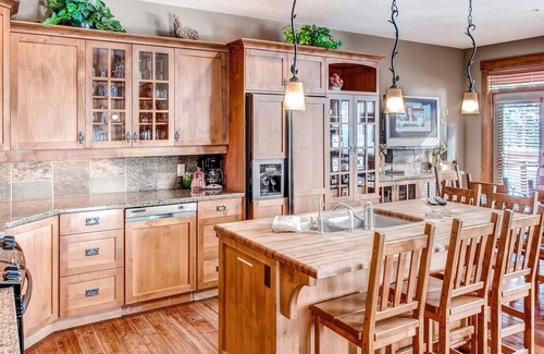 Snow Pine Estates House | Ski-in/ski-out chalet with WiFi, private hot tub, easy access to Village