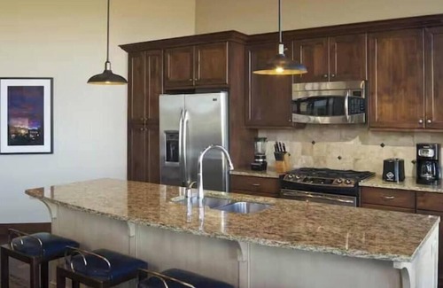 Park City Cabin | Ski in/Ski Out Charming 3-bedroom Condominium in Beautiful lodge at The Canyons