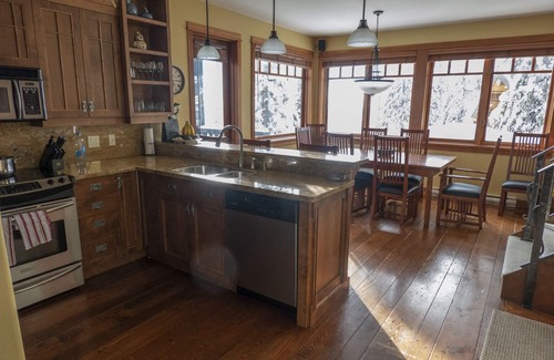 Big White Ski Resort House | Ski in/ski out. Close to village, incredible views!