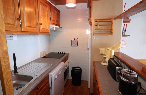 Le Lavachet Apartment | Ski-In/Ski-Out Comfort: Renovated 3-Room Apt with Balcony, Sleeps 7