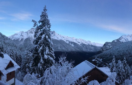 Oz Ski Chalet | Ski in Ski out direct on to piste individual chalet with fab views and free WIFI