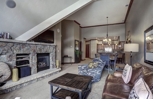 Breckenridge Cottage | Ski-in, Ski-out Luxury 4 Bdrm/4 Bath On Peak 7 4 Bedroom Condo