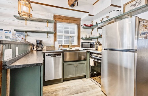 Whitefish Cabin | Ski In/Ski Out Luxury Cabin, Next to Chair 3, Hot Tub, Sleeps 6, Fireplace and AC