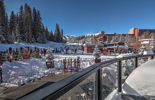 Peak 9 Apartment | Ski in Ski out Studio up to 4 people. King size bed. 50 feet to Superchair!