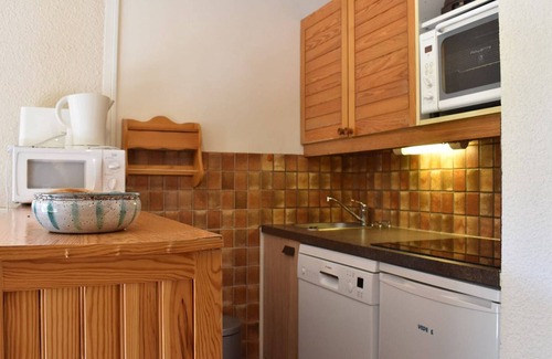 Meribel Centre Apartment | Ski-In/Ski-Out Studio for 4 in Méribel, Pool Access, Near Shops & Bus Stop
