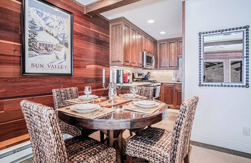 Warm Springs Condo | Ski-in/Ski-out to Baldy + Outdoor Pool