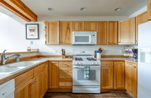 Saddle Ridge House | Ski-in/ski-out townhome with WiFi & W/D