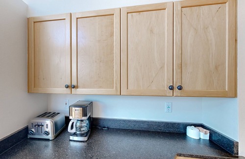 Saddle Ridge House | Ski-in/ski-out townhome w/private hot tub, WiFi, W/D