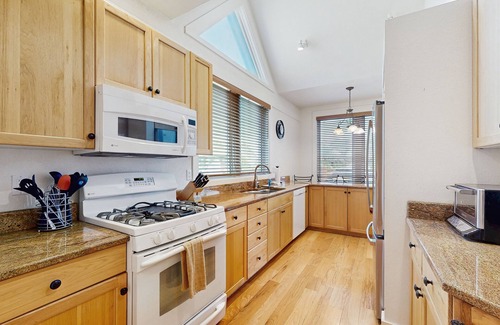 Saddle Ridge House | Ski-In/Ski-Out Townhouse with Outdoor Hot Tub, Access to Big Sky Resort