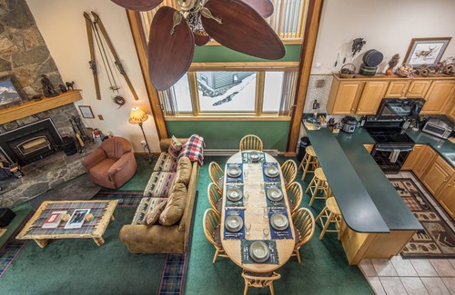 Big Horn House | Ski in/Ski out, views of Lake Levinsky, wood burning fireplace - Big Horn Ski Escape!