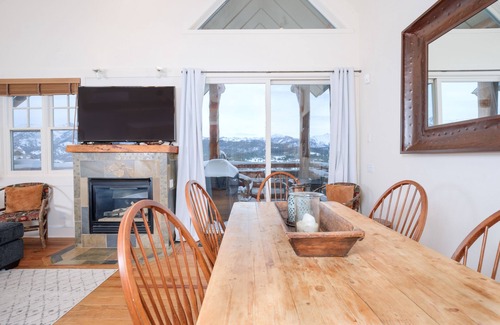 Saddle Ridge House | Ski-in/Ski-out w/Private Hot Tub & Pet Friendly in Moonlight - Saddle Ridge - Mountain Vista Chalet