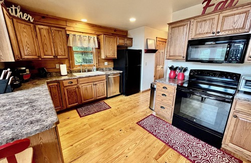Wolf Laurel Cabin | Ski In/Ski Out With Hot Tub And Views Mountain Retreat
