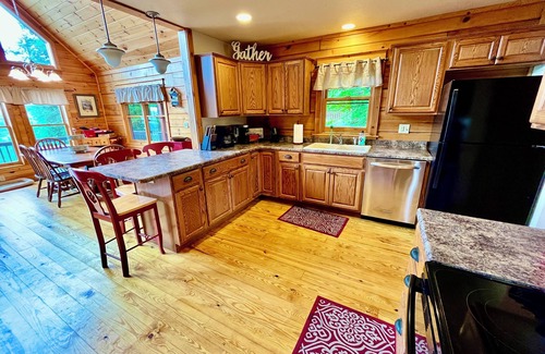 Wolf Laurel Cabin | Ski In/Ski Out With Hot Tub And Views Mountain Retreat