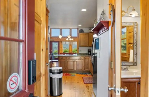 Wolf Laurel Cabin | Ski In/Ski Out With Hot Tub And Views Mountain Retreat