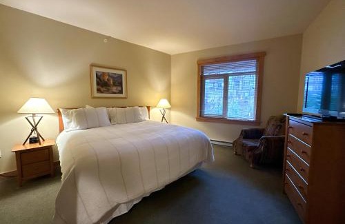 Mammoth Lakes House | Ski-in/Ski-out with views at Sunstone