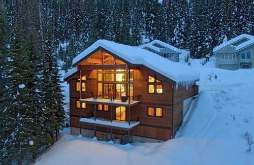 Sandpoint House | Ski-InandSki-Out Schweitzer Mtn Home Decks and Views!