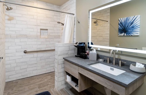 Sisters Hotel | Ski Inn Taphouse Hotel