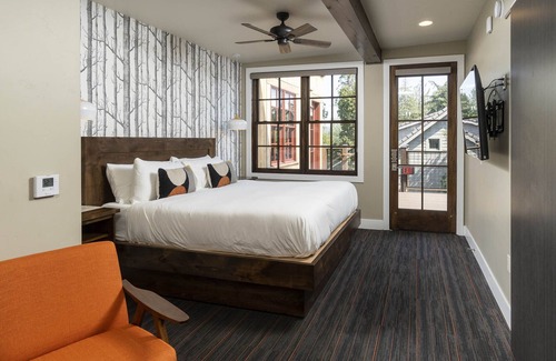 Sisters Hotel | Ski Inn Taphouse Hotel