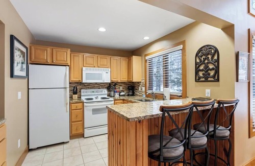 Boyne Falls Condo | Ski Lodge at Boyne Mountain! Sleeps 18, perfect for families/large groups