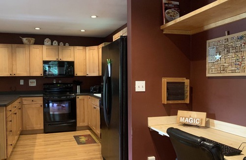 Londonderry House | Ski Lodge with Hot tub and Fire Pit