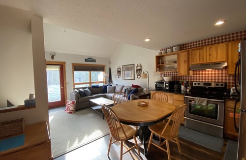 Carrabassett Valley Condo | Ski or Bike In/Out, 2 bed, 2 bath - sleeps 7 - in Snowbrook Village