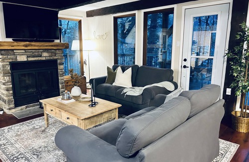Mont Ste. Marie Ski Chalet | Ski-out at Chalet Among the Pines