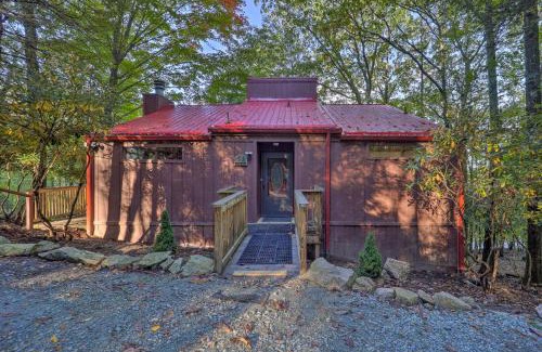 Beech Mountain House | Ski Resort Cabin with Deck in Beech Mountain!