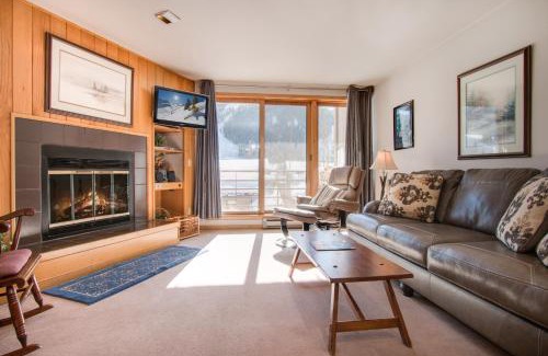 Mountain House Apartment | Ski Run Condominiums 203