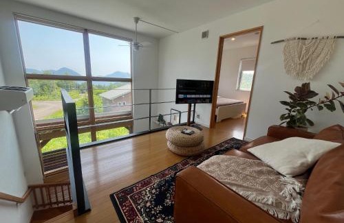 Toya House | Ski Rusutsu in 20min! Lakeview Stay for Up to 6 Guests