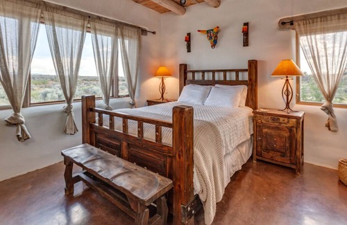 Arroyo Hondo House | Ski Season Availability! Quaint Romantic Getaway in Taos 1-Bedroom, 1-Bath Home