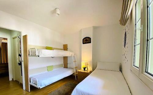 Pradollano Apartment | SKI & SNOW APARTMENTOS by TODOSIERRANEVADA - Plaza Principal Junto a los Telecabinas
