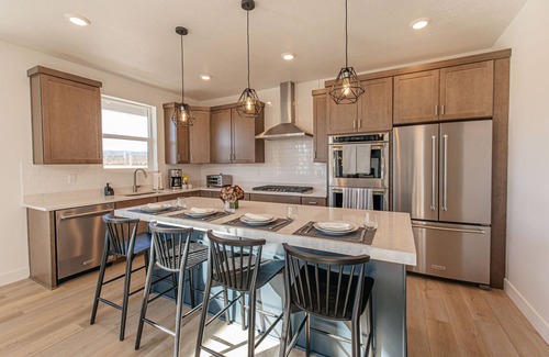 Park City Ski Chalet | Ski&Tee Mountain Chalet: modern retreat w/golf simulator, hot tub, & game room